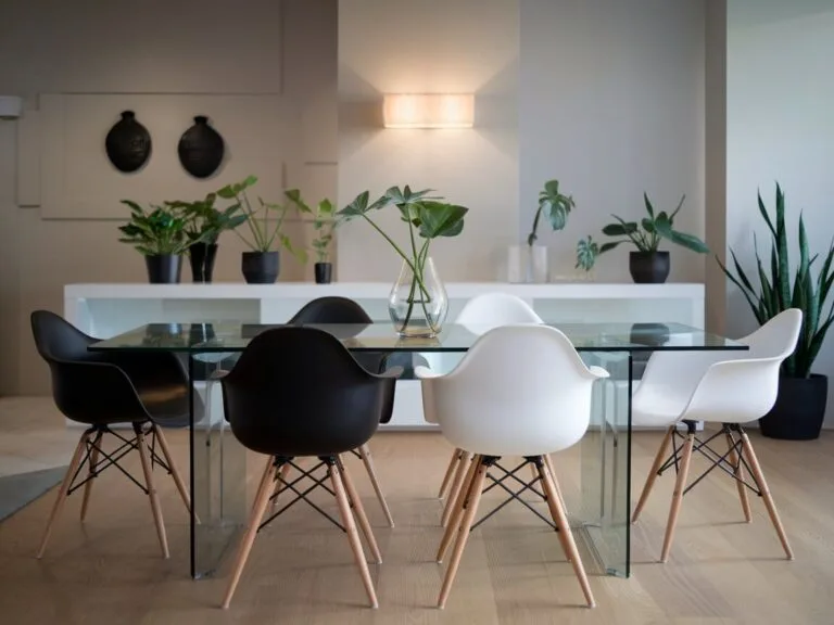 Top Benefits of a Dining Room Glass Table in Modern Homes